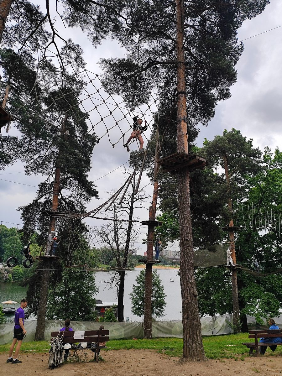 Где то там Кира... 