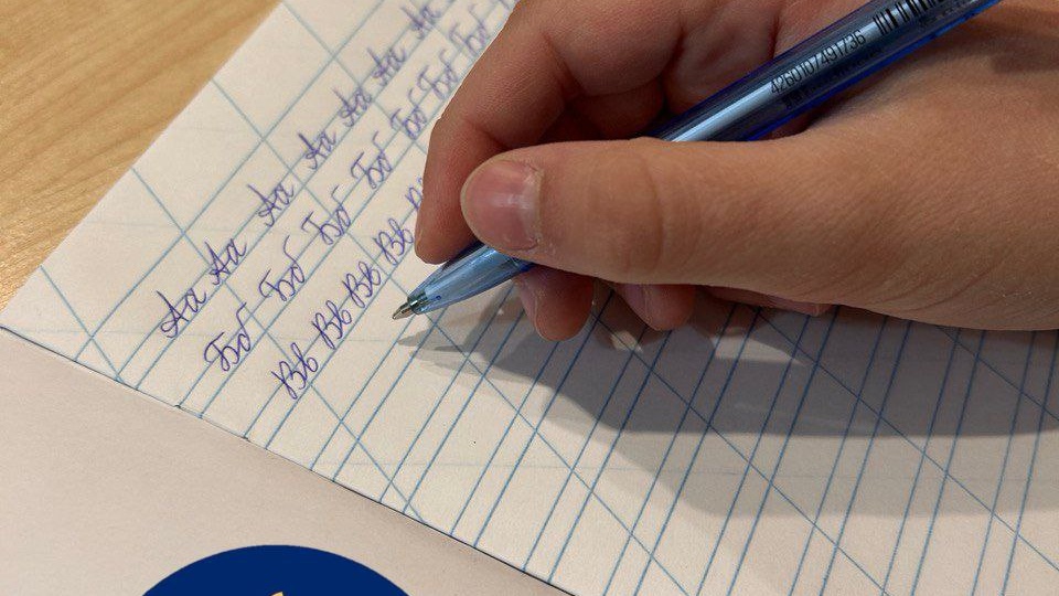 Четкость или креативность? Роль почерка в эффективности и самовыражении профессионалов