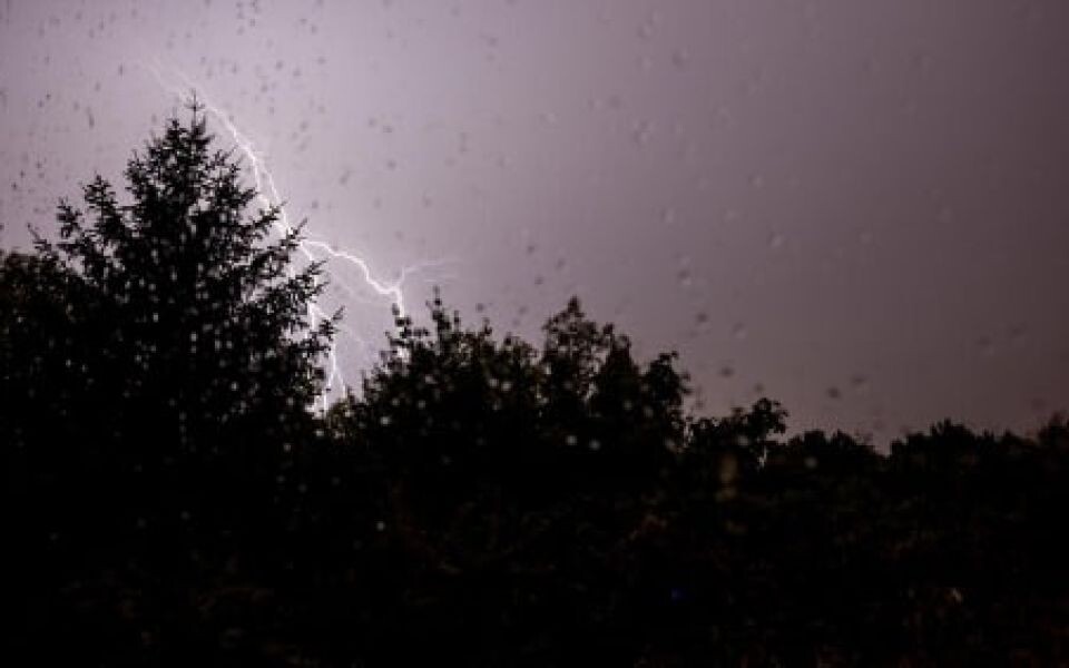    Штормовое предупреждение