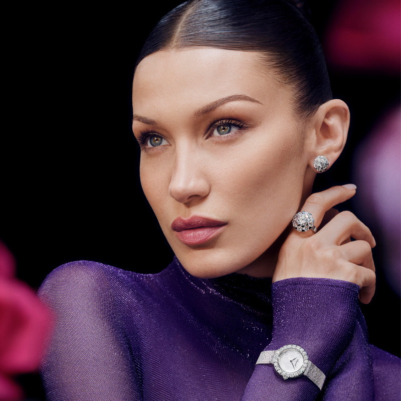Белла Хадид в серьгах, кольце и часах, все Chopard L'Heure du Diamant