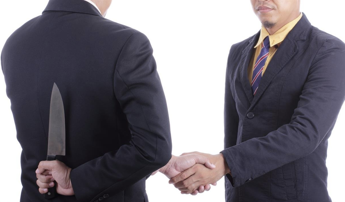 источник: https://memi.klev.club/uploads/posts/2024-05/memi-klev-club-won1-p-memi-chelovek-za-spinoi-29.jpg