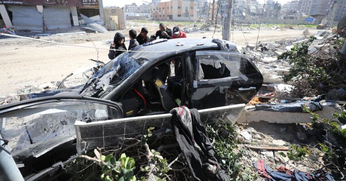 Разбитая и простреленная машина дяди Хинд Раджаб