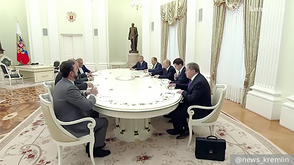     Фото: @news_kremlin   
 Текст: Вера Басилая