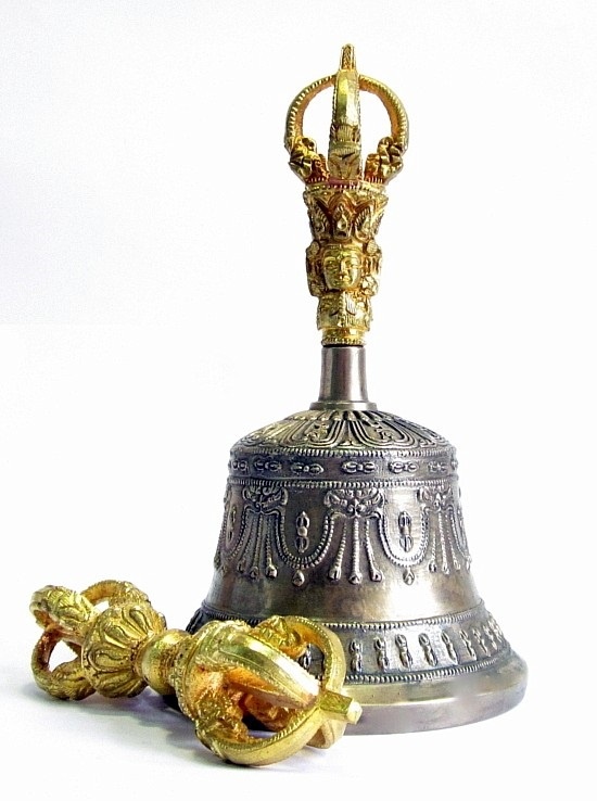 Фото с https://kurukullashop.ru/blog/kolokolchik-i-vadzhra/