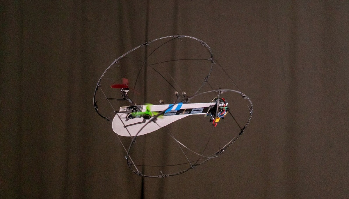    Робот АТОМ в режиме полета