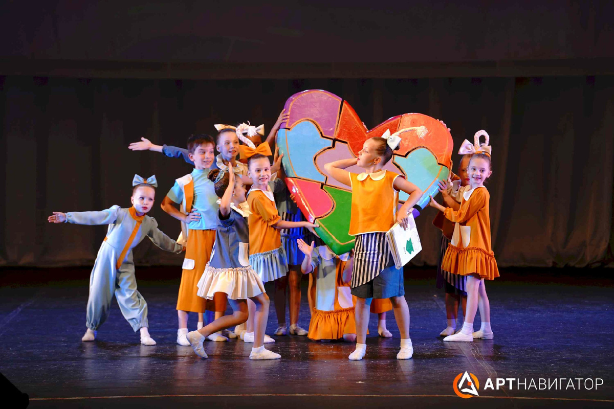 Выступление театральной студии на конкурсе «Наследники традиций»