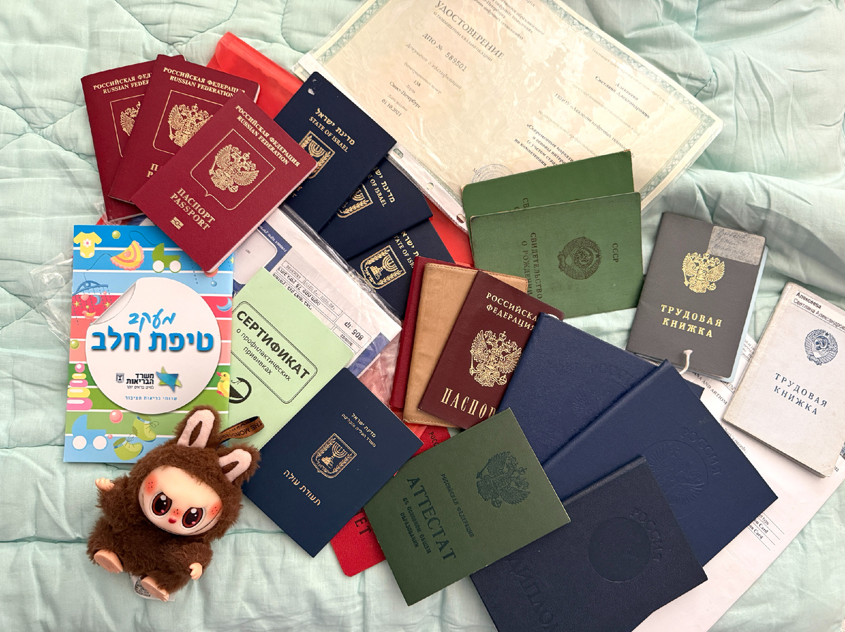 это только часть, есть еще куча бумажек формата A4 