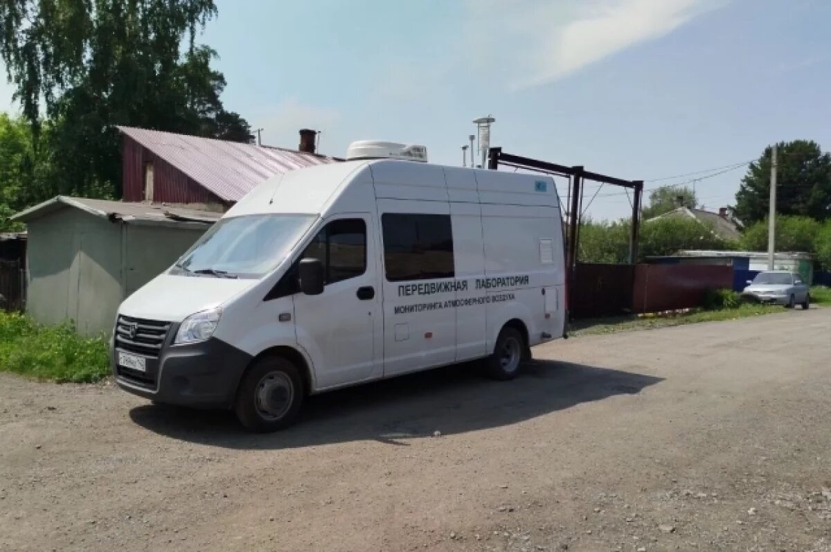    Воздух анализировали в передвижной лаборатории.