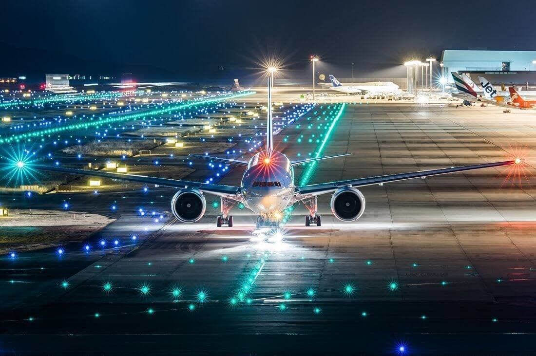    Когда вы смотрите на мигающий самолёт в небе — вы видите настоящий язык воздушного общения, который помогает тысячам пилотов и миллионов пассажиров перемещаться безопасно каждый день. Источник изображения: airliners.net