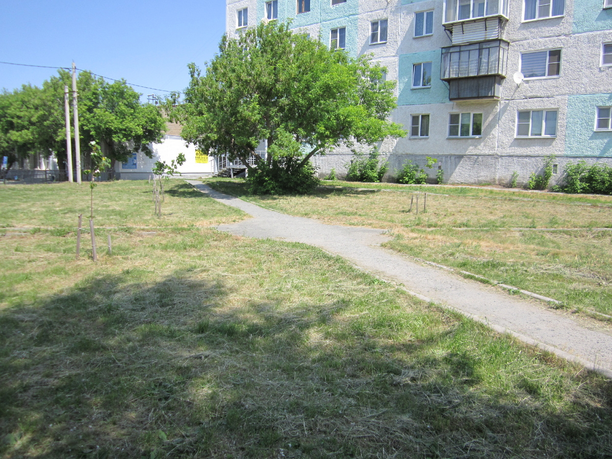 Это место местные называли "солнышком", так как дорожки в разные стороны, как лучики.