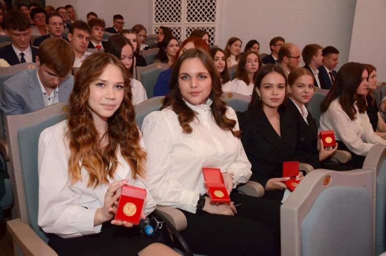    24 июня в Оренбурге наградят лучших выпускников Оренбуржье