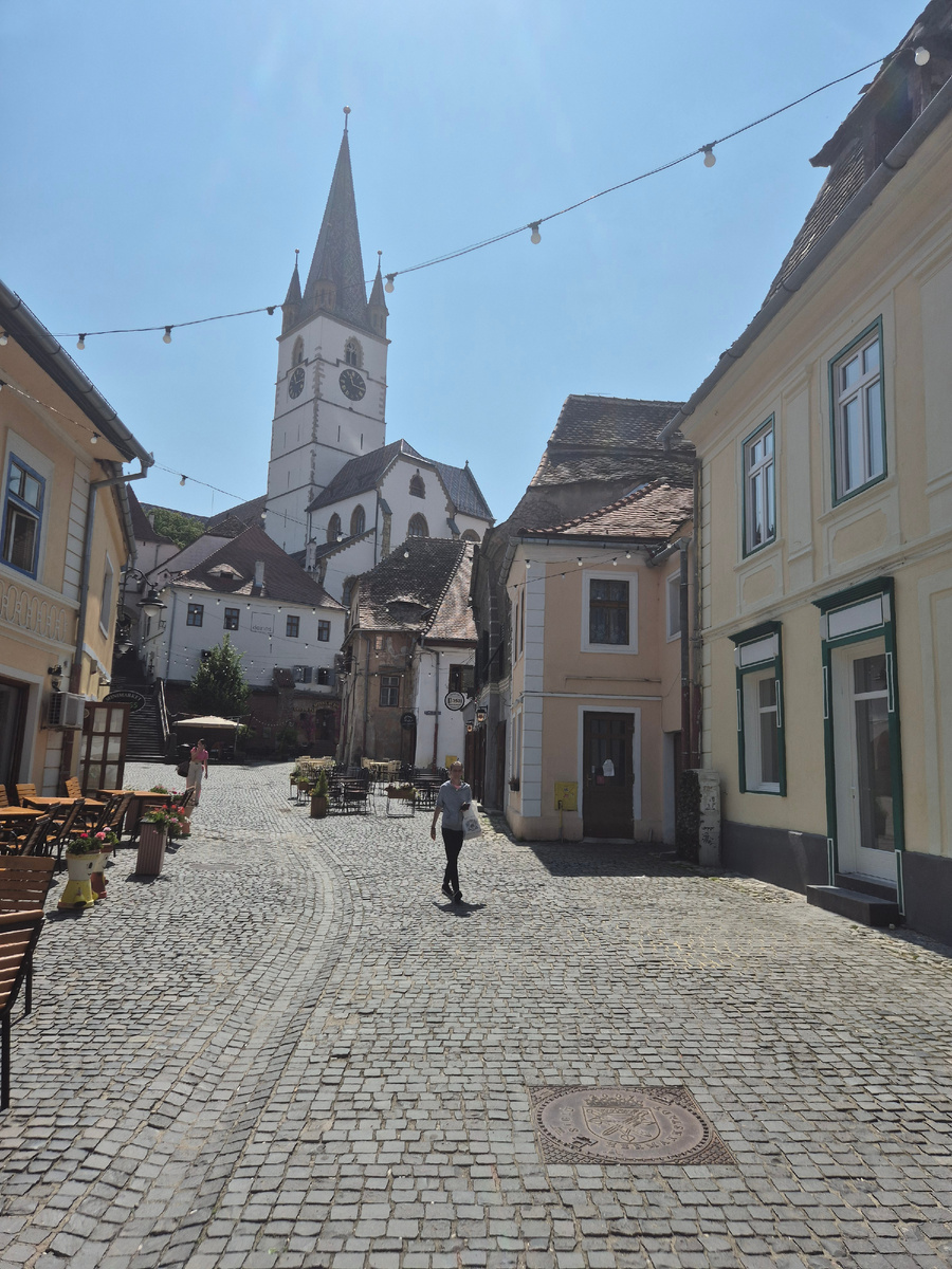 Идем по улочкам центра.