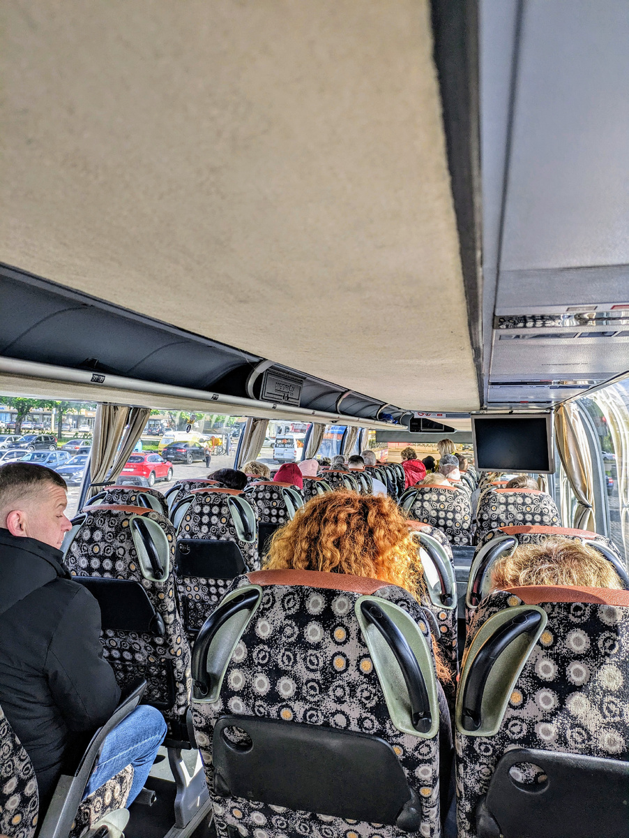 Наш автобус. К этому количеству позднее ещё прибавилось15 человек. Фото: "История одного ремонта и что было после".