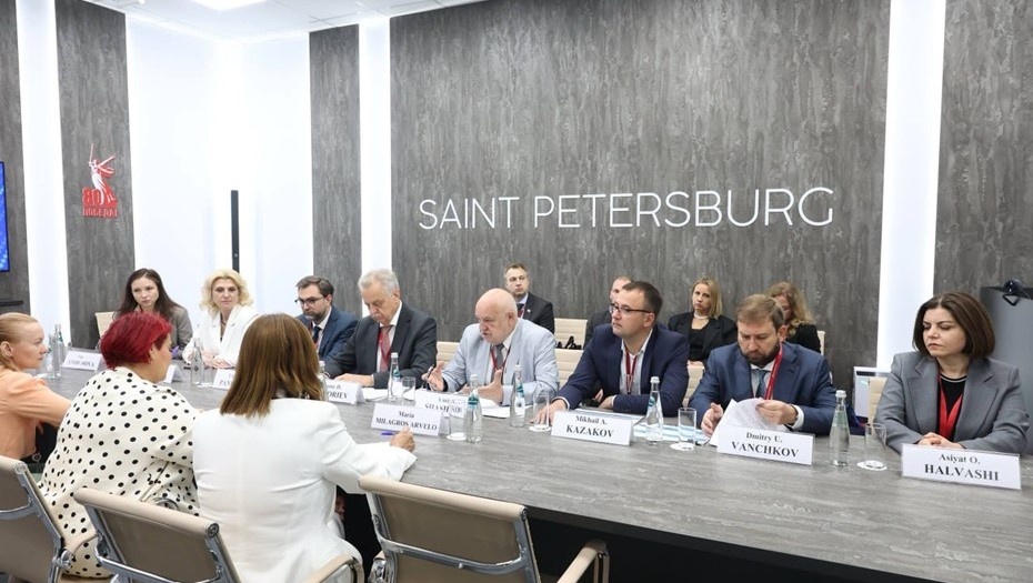    Работа ПМЭФ-2025. Автор фото: Комтранс Петербурга.