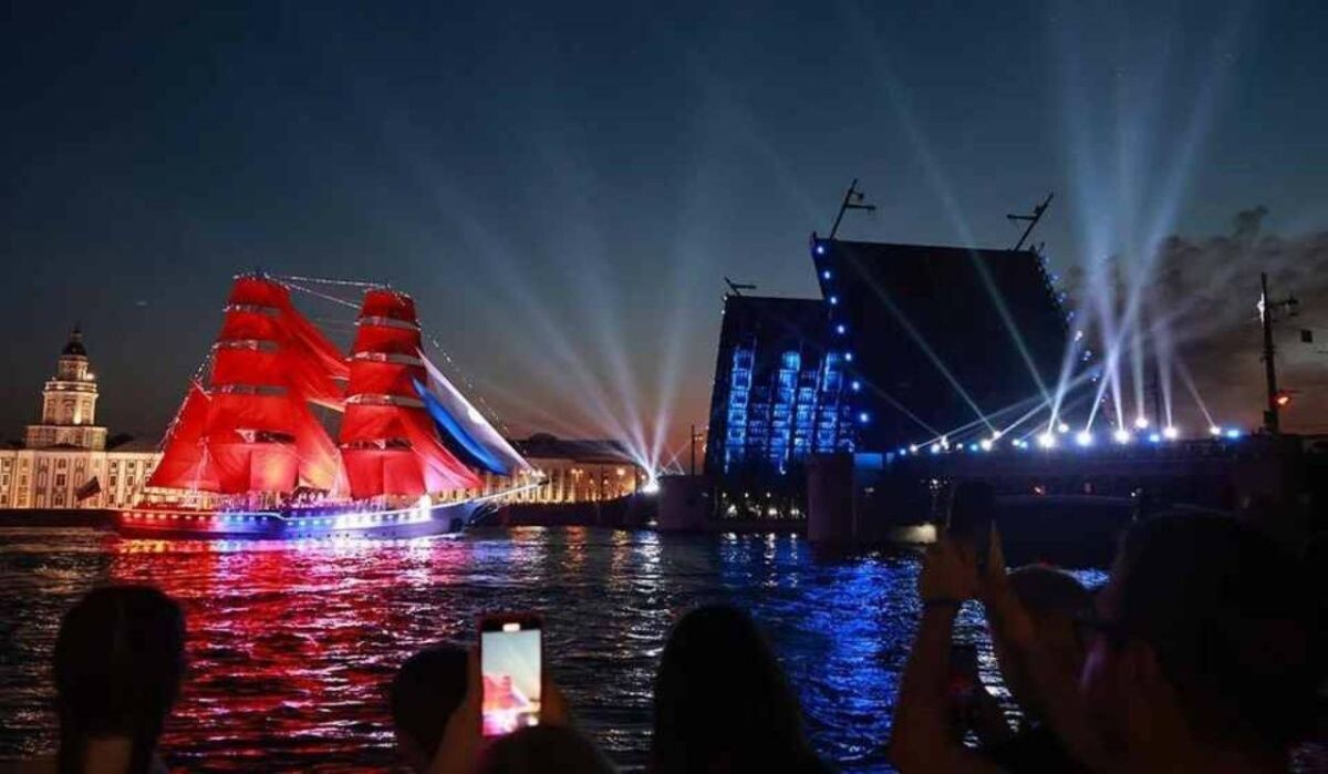     Алые паруса. Источник: kp.ru Автор фото: Вероника Овсянникова