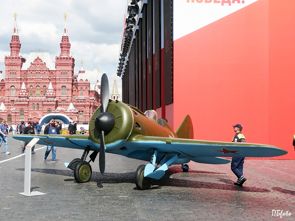 Истребитель И-16