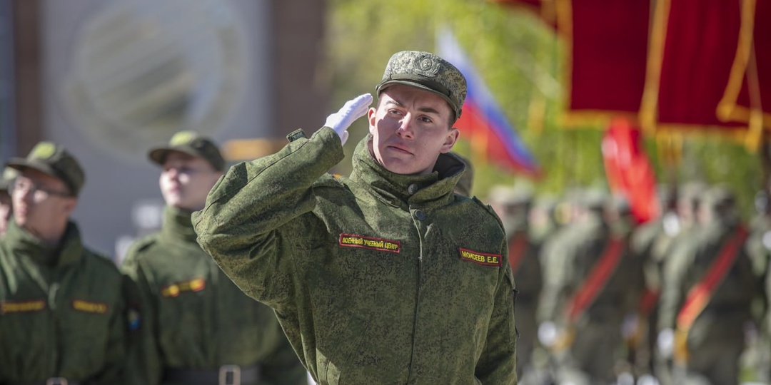 Стать кадровым офицером и параллельно получить гражданскую профессию – такую возможность даёт студентам военный учебный центр Тольяттинского
