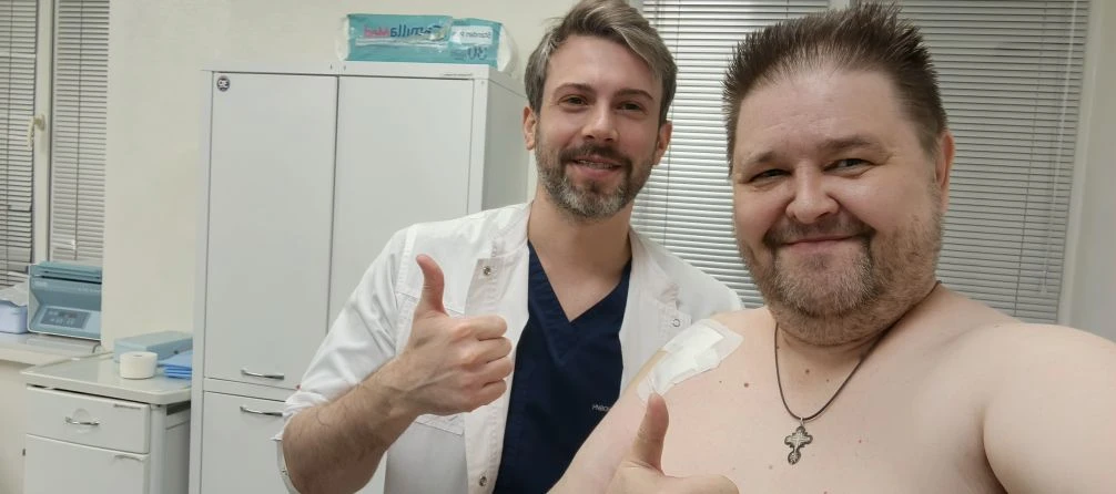 Этот замечательный доктор Артём Константинович и собирал мне плечо из остатков былой роскоши:))