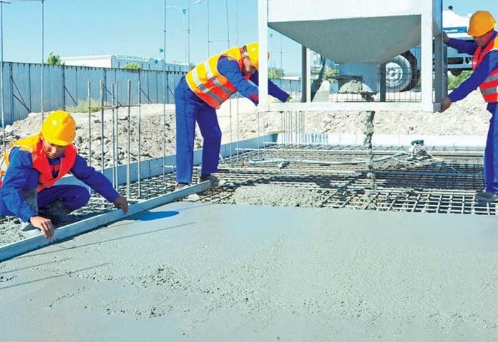 Строительные работы в Туркменистане (Фото: Türkmenmetbugat)