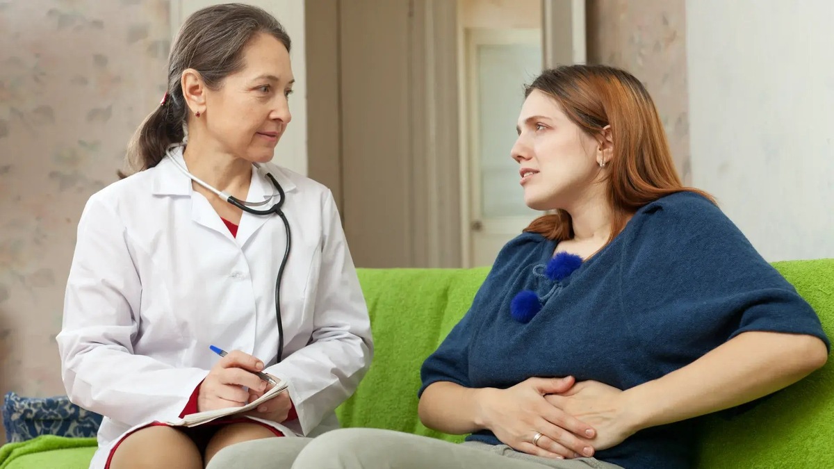 «Доктор, почему у меня болит в левом боку? — Это не всегда сердце»: Подробный диалог с врачом о причинах боли в левом подреберье