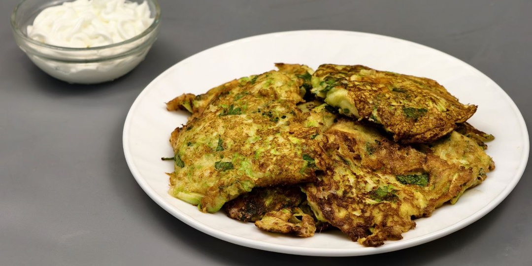 Кабачковые оладьи с манкой и сыром (новый рецепт из кабачков)