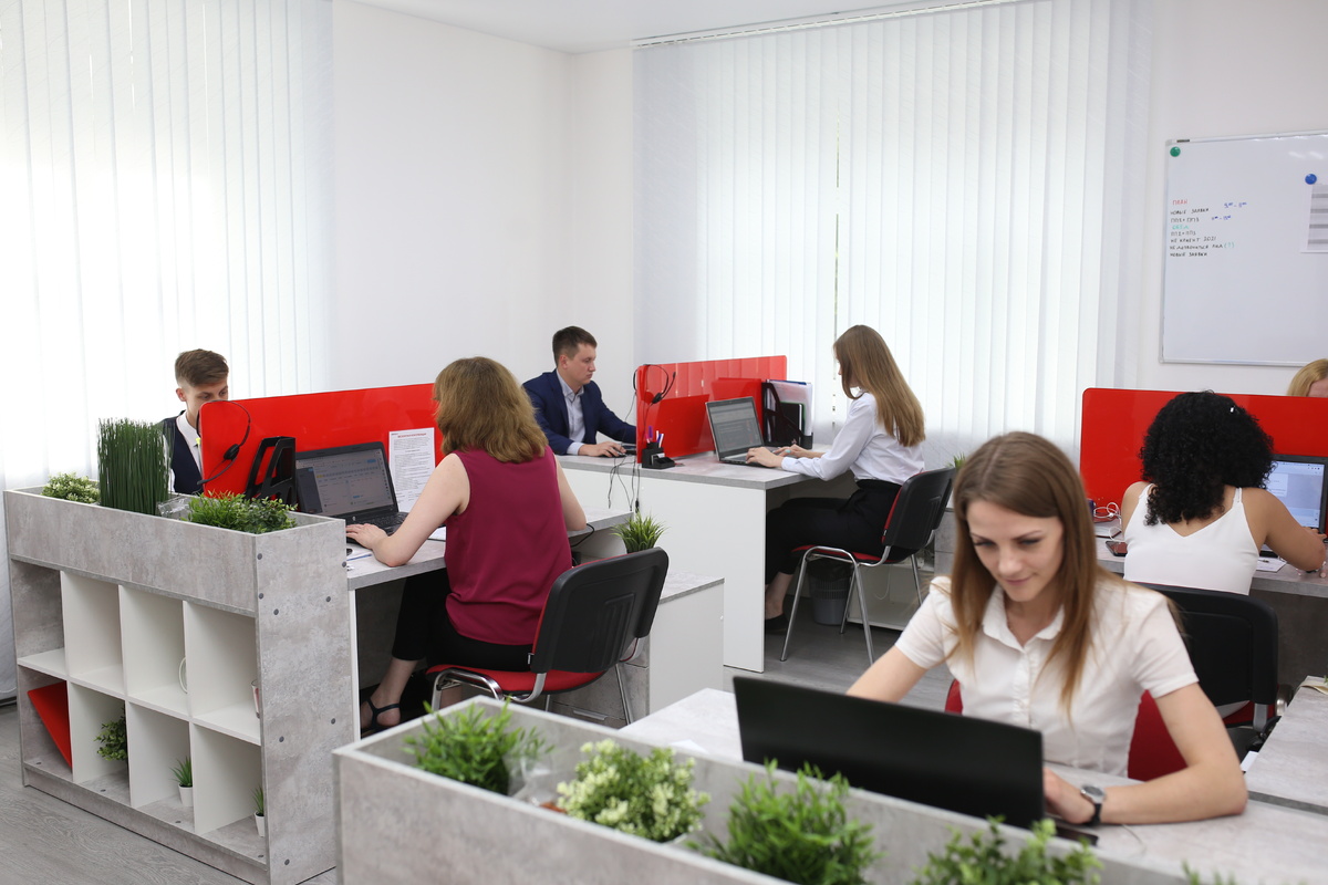 Мы — юридическая компания, специализирующаяся на правовом сопровождении граждан в рамках воинского учёта и призыва, — подготовили разбор ключевых ситуаций, с которыми сталкиваются молодые люди при взаимодействии с военкоматом.