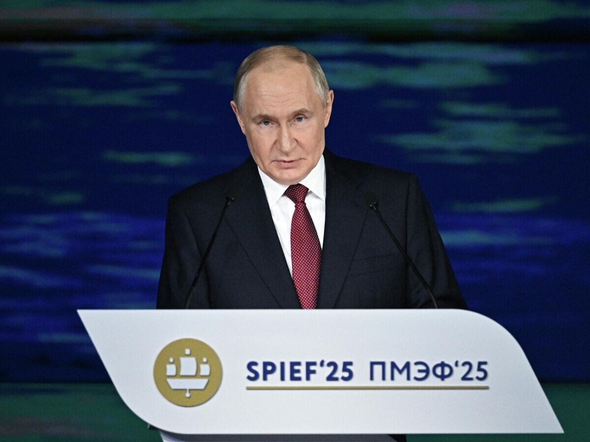    Президент РФ Владимир Путин на пленарном заседании XXVIII Петербургского международного экономического форума© РИА Новости / Сергей Бобылев