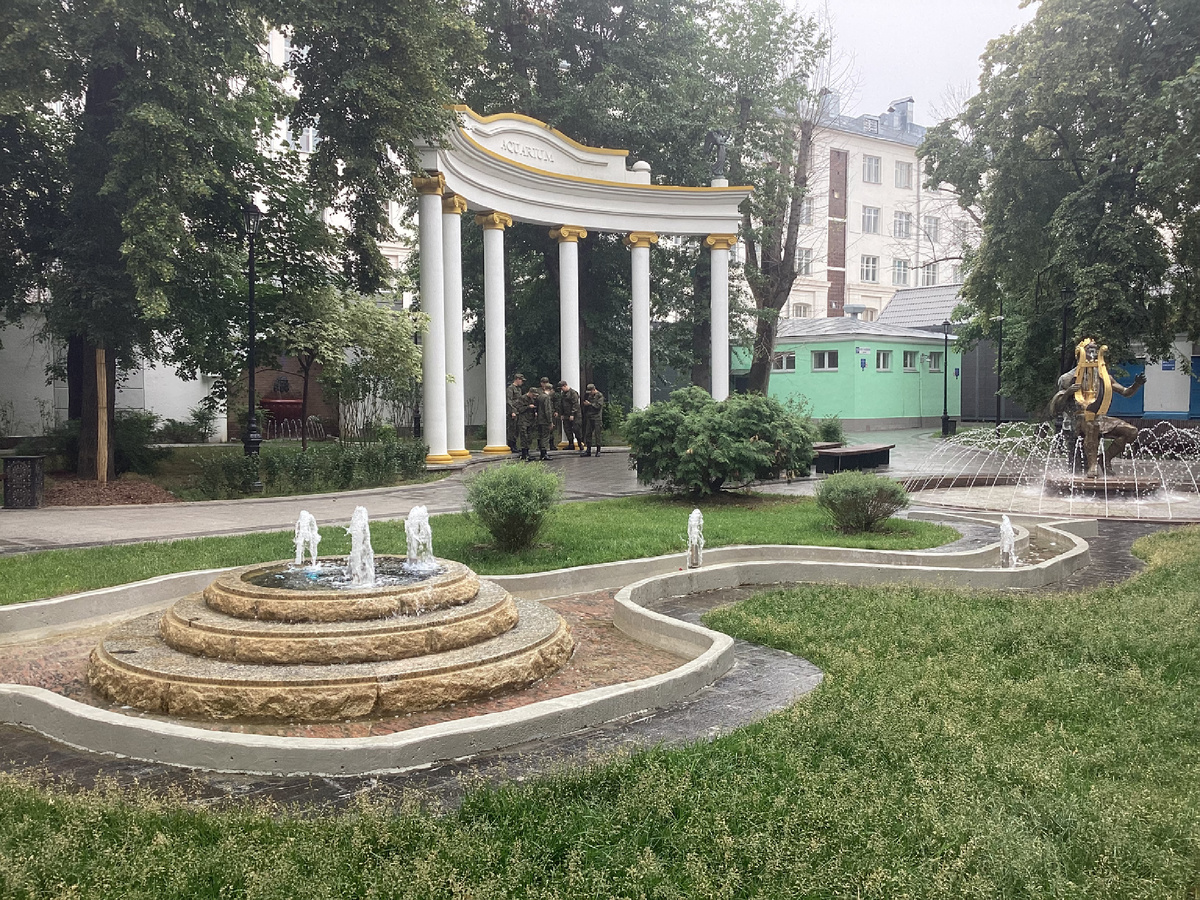 Два из трех фонтанов. Фото автора.