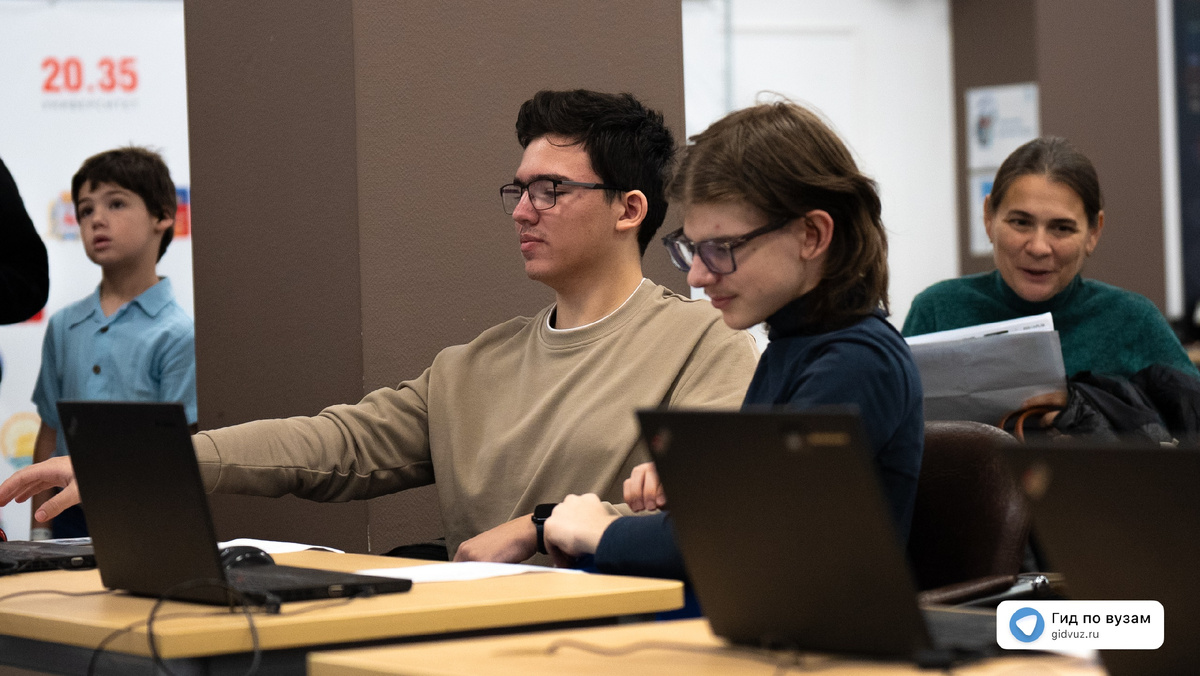 Фестиваль «Дотянуться до неба». Фото СМИ «Гид по вузам».