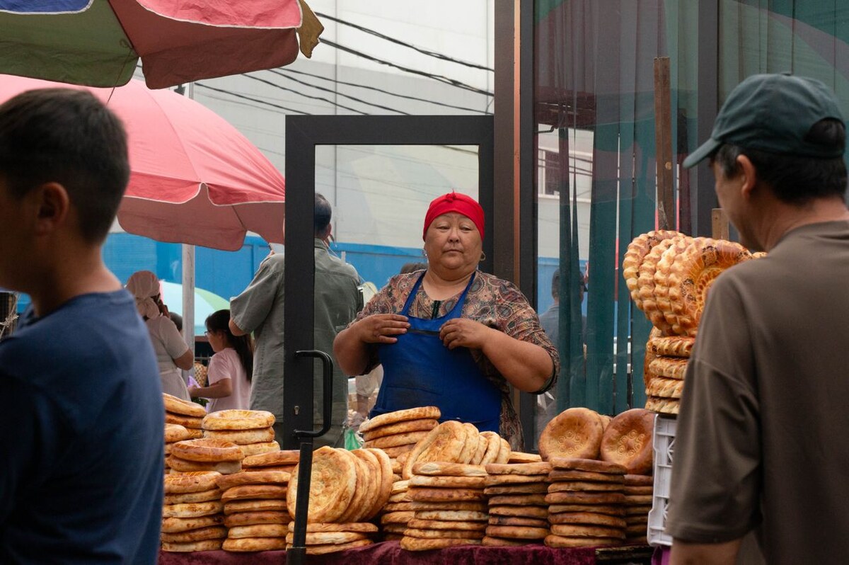 Ошский базар. Сюда надо приходить за свежими овощами, фруктами и специями