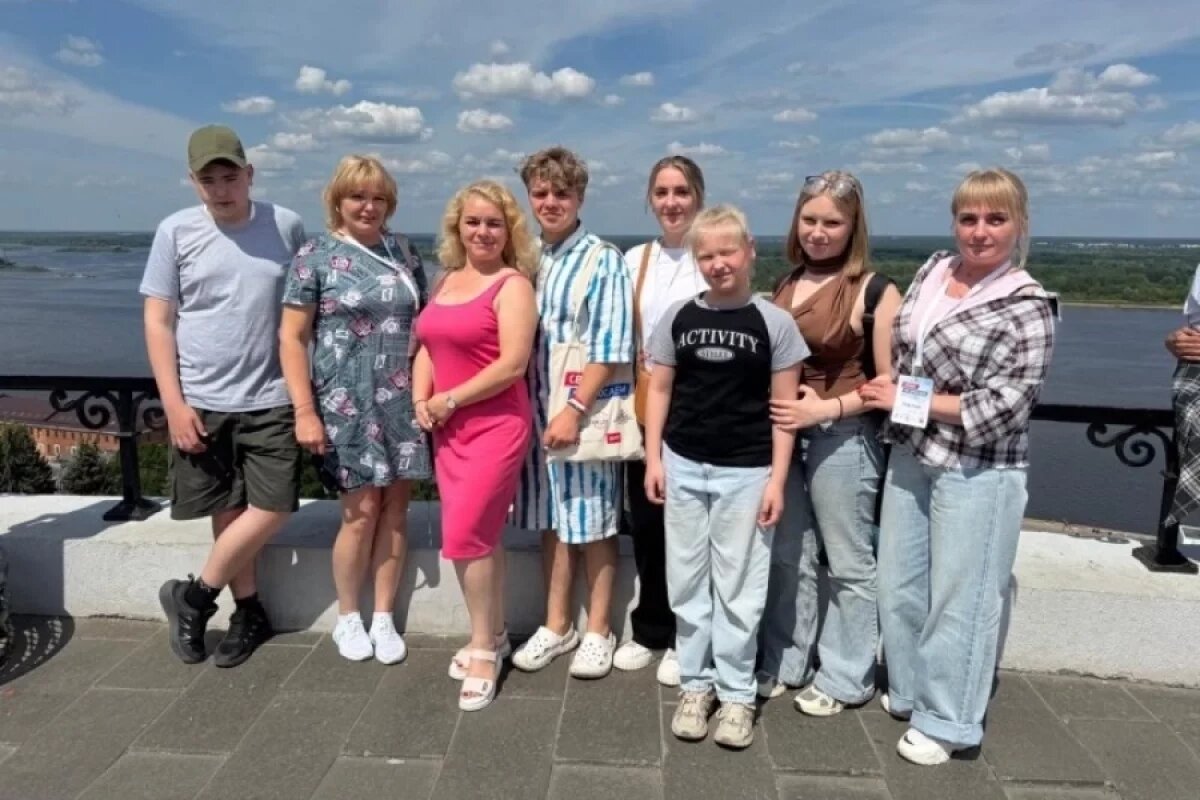    Семьи псковских участников СВО поучаствовали в экскурсионном туре «Малахит»