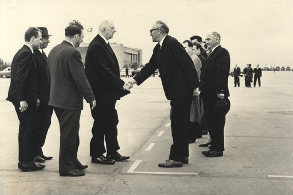 Встреча президента Франции Шарля де Голля председателем СО РАН академиком Михаилом Лаврентьевым, 1966 год. Фото: архив Музея Новосибирска