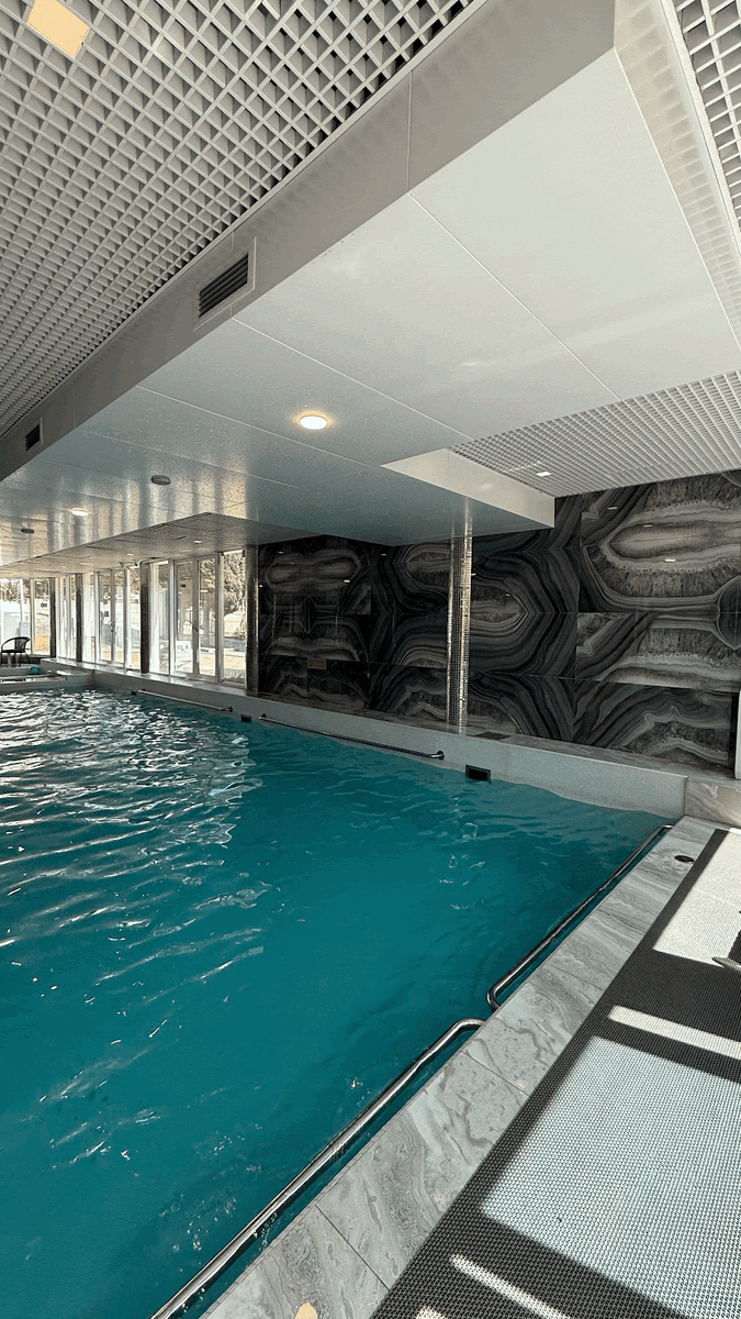  Есть отдельная зона для детского бассейна, на фото видно