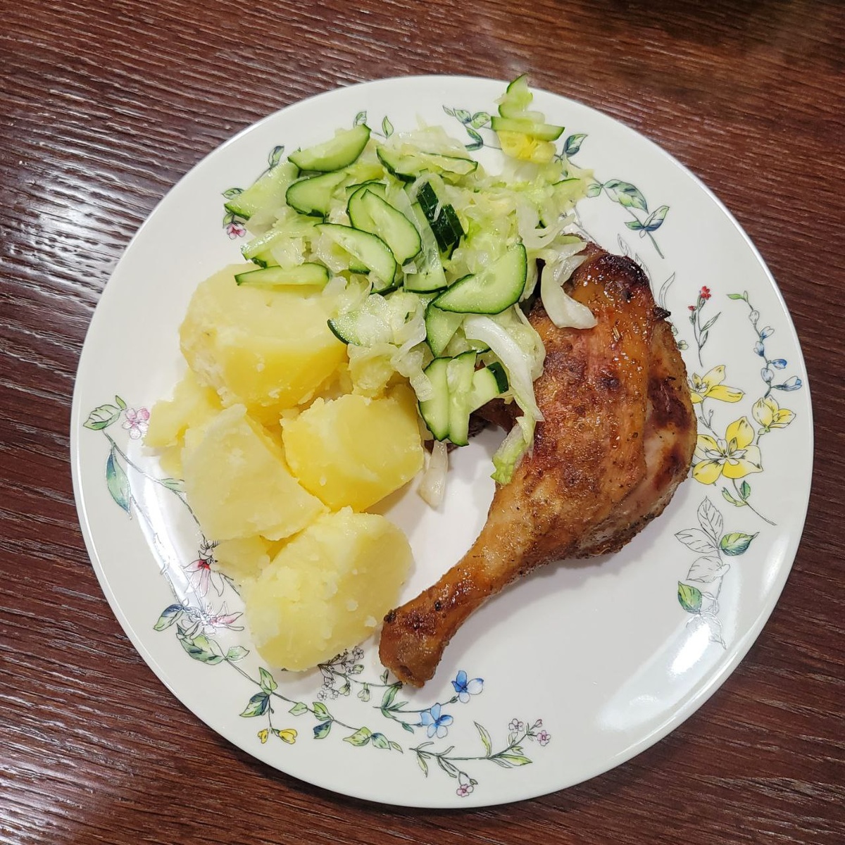 И утиная нога, начисто лишенная жира.