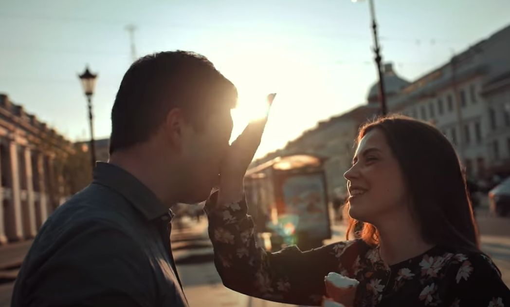 Как заставить ее снова бегать за вами: Психологические триггеры, которые меняют правила игры