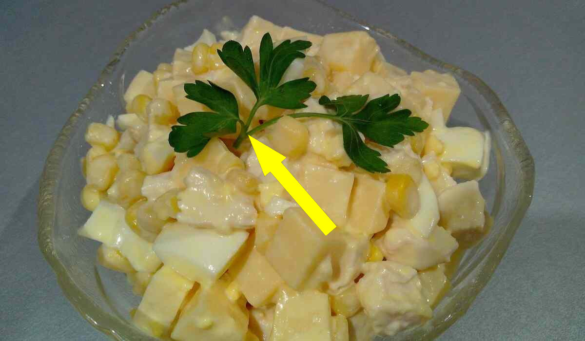    Этот салат с курицей и ананасом взорвал Рунет в 90-х