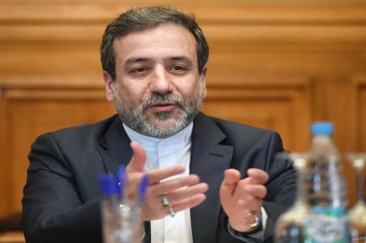    Путин и Аракчи обсудили мирное решение конфликта на Ближнем Востоке