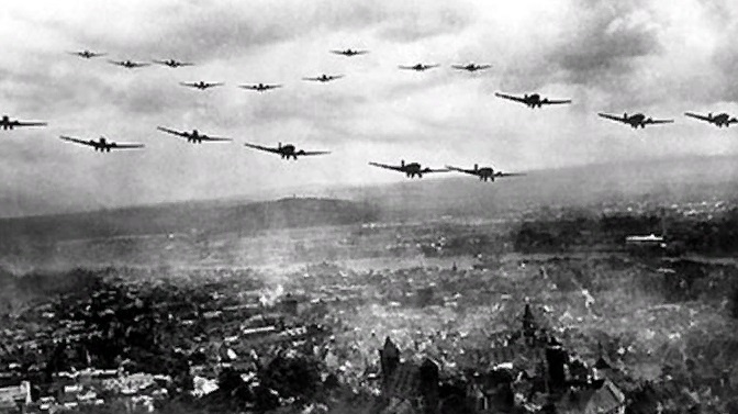 22 ИЮНЯ 1941г, воскресенье, 4 часа утра, НЕМЕЦКАЯ БОМБАРДИРОВКА БРЕСТА. (дирдеклен.нет)