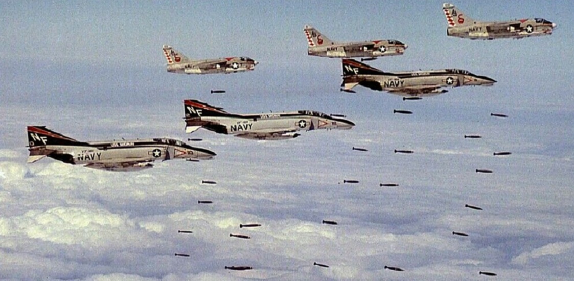 18 ДЕКАБРЯ 1972г, начало АМЕРИКАНСКИХ КОВРОВЫХ БОМБАРДИРОВОК ВЬЕТНАМА. (Pinterest)