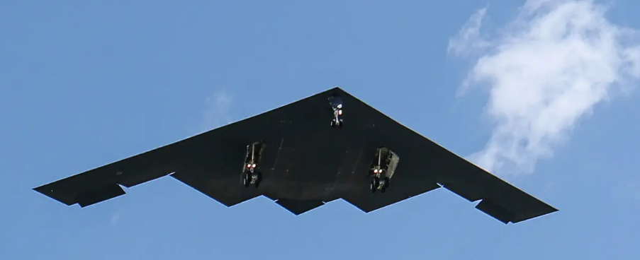 Стратегический бомбардировщик невидимка Б-2