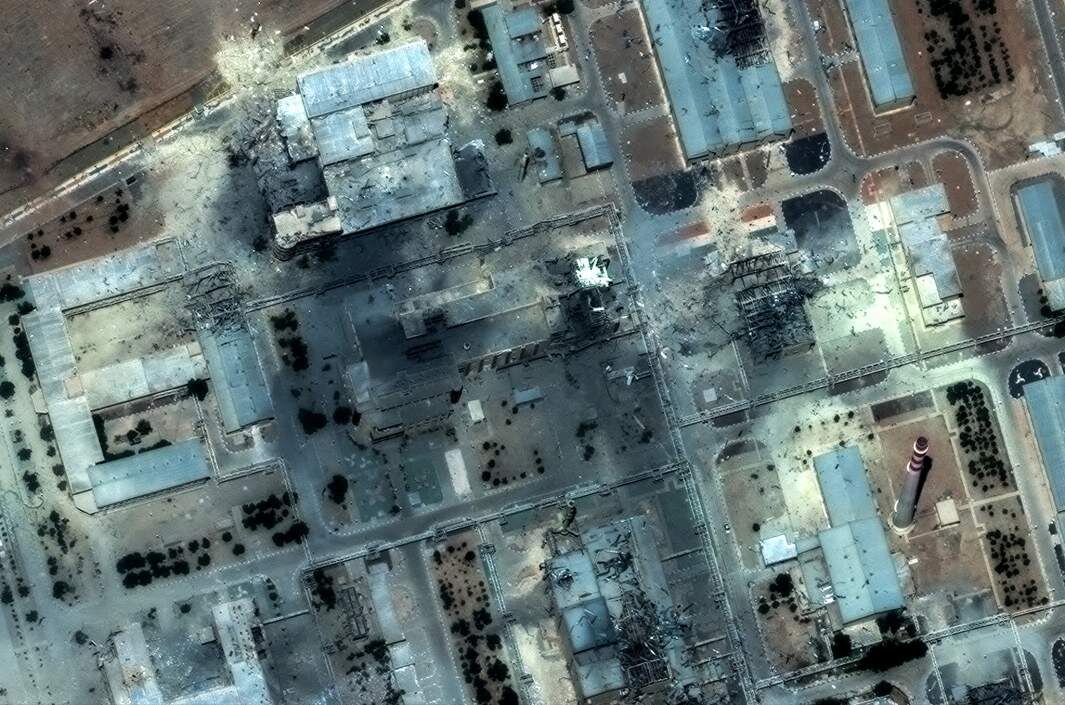 На спутниковом снимке показаны разрушенные здания Исфаханского центра ядерных технологий после того, как он подвергся авиаударам США в Исфахане, Иран, 22 июня 2025 года
Фото: Maxar Technologies/Handout via REUTERS