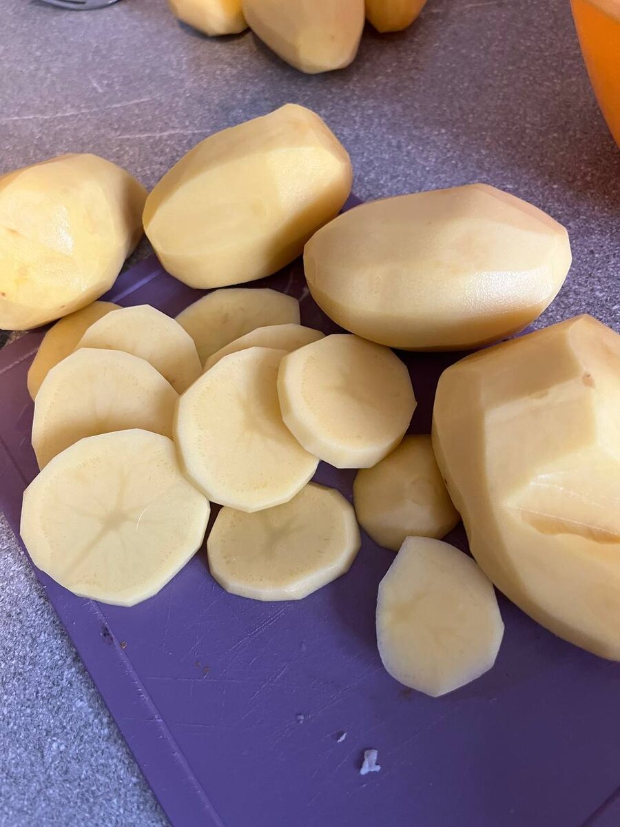 Вы можете нарезать картофель как Вам больше нравится:)