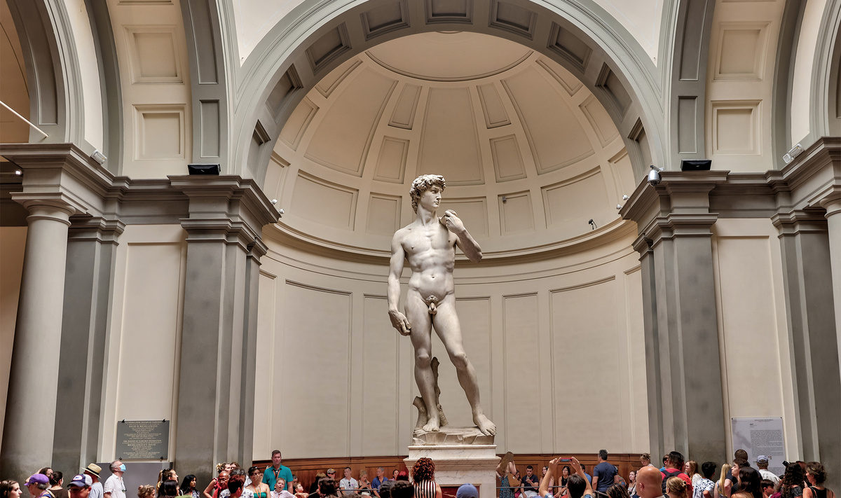 Одна из главных достопримечательностей Флоренции — статуя Давида авторства Микеланджело.Фото: Todamo / Shutterstock.com