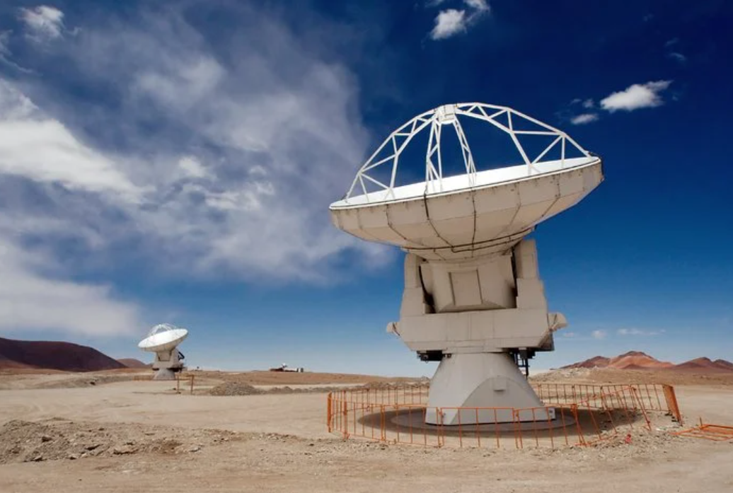    Комплекс телескопов ALMA в Чили, который помог ученым узнать больше о гигантской комете