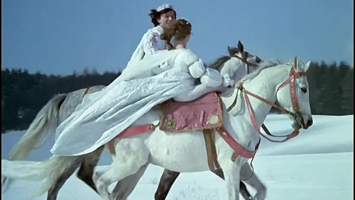 Почему именно птичка? Загадка фильма "Три орешка для Золушки"