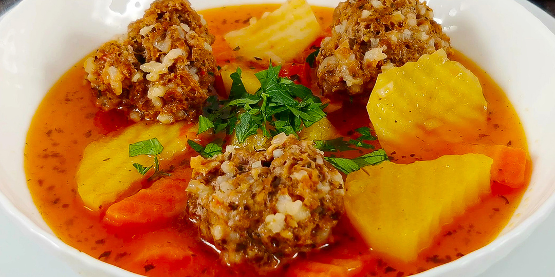 Киймали шурва в кастрюле. Вкусный суп с тефтелями по-узбекски