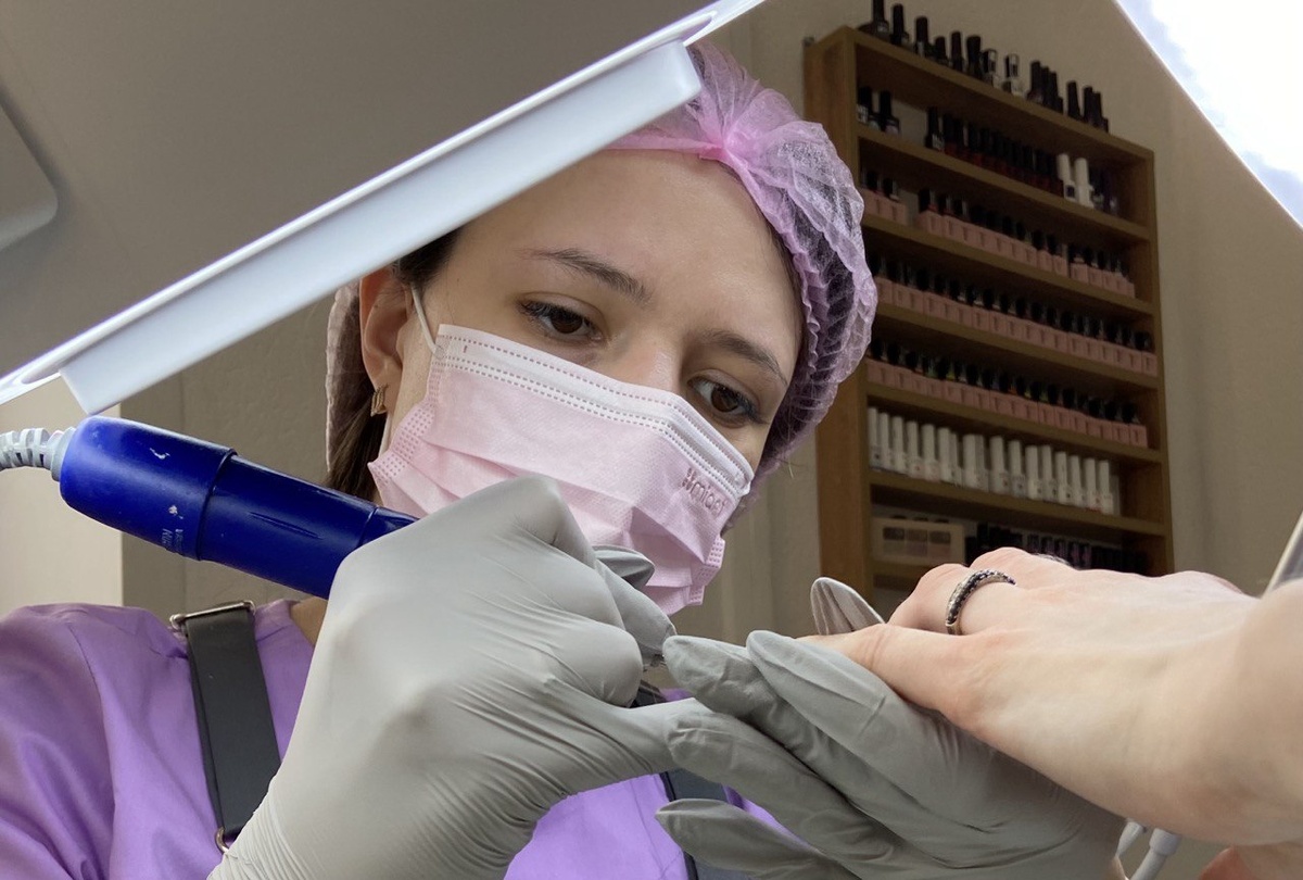 Часто мои волосы держит только шапочка. Я редко использую резинки или какие-то заколки