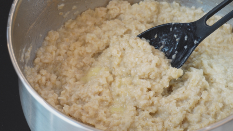 Если хочу вкуснейшую Овсяную кашу, готовлю таким способом, одной порции будет мало. По-другому, Вы уже готовить не захотите.