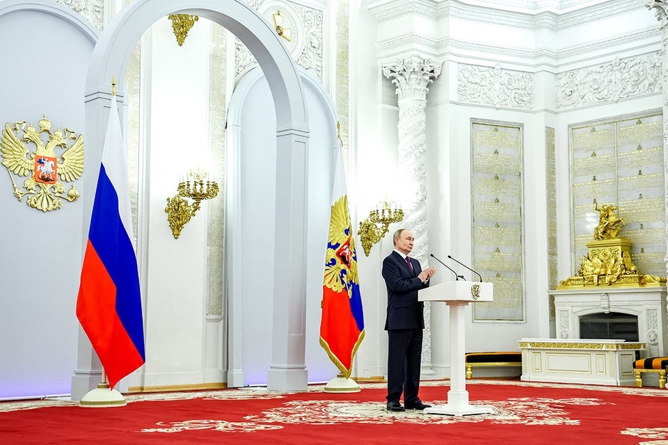    Президент заверил - невзирая на все траты Запада, Россия на их фоне не ослабеет. REUTERS