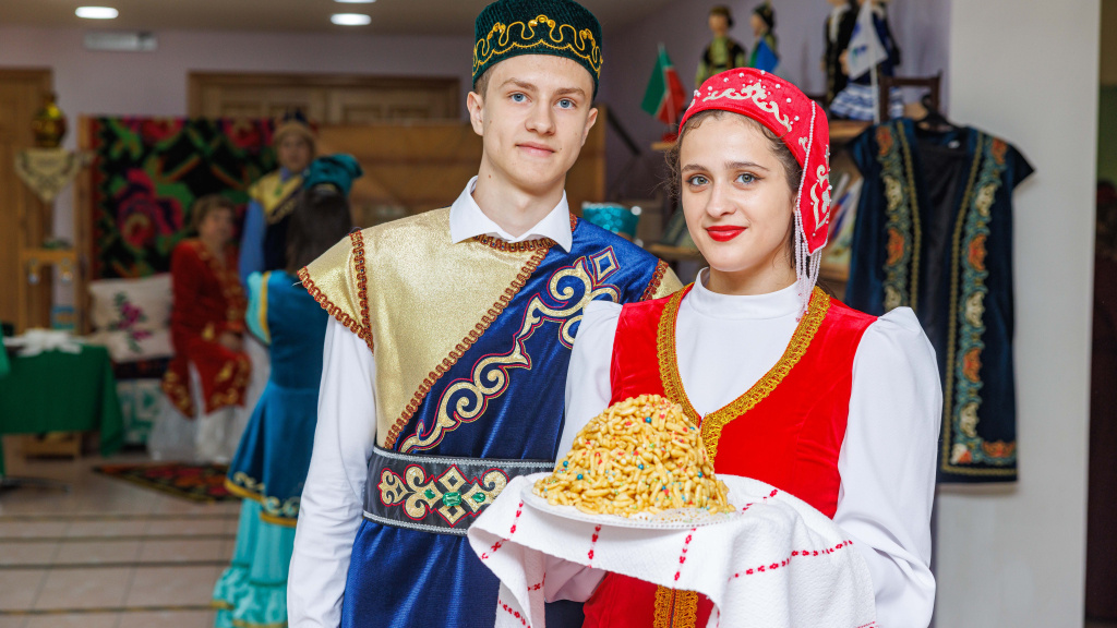    Тонну чак-чака заготовили в Урае для проведения окружного Сабантуя